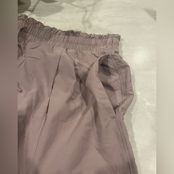 NWT All In Motion Women’s 4.25” High Rise Lavender Shorts - Picture 4 of 10